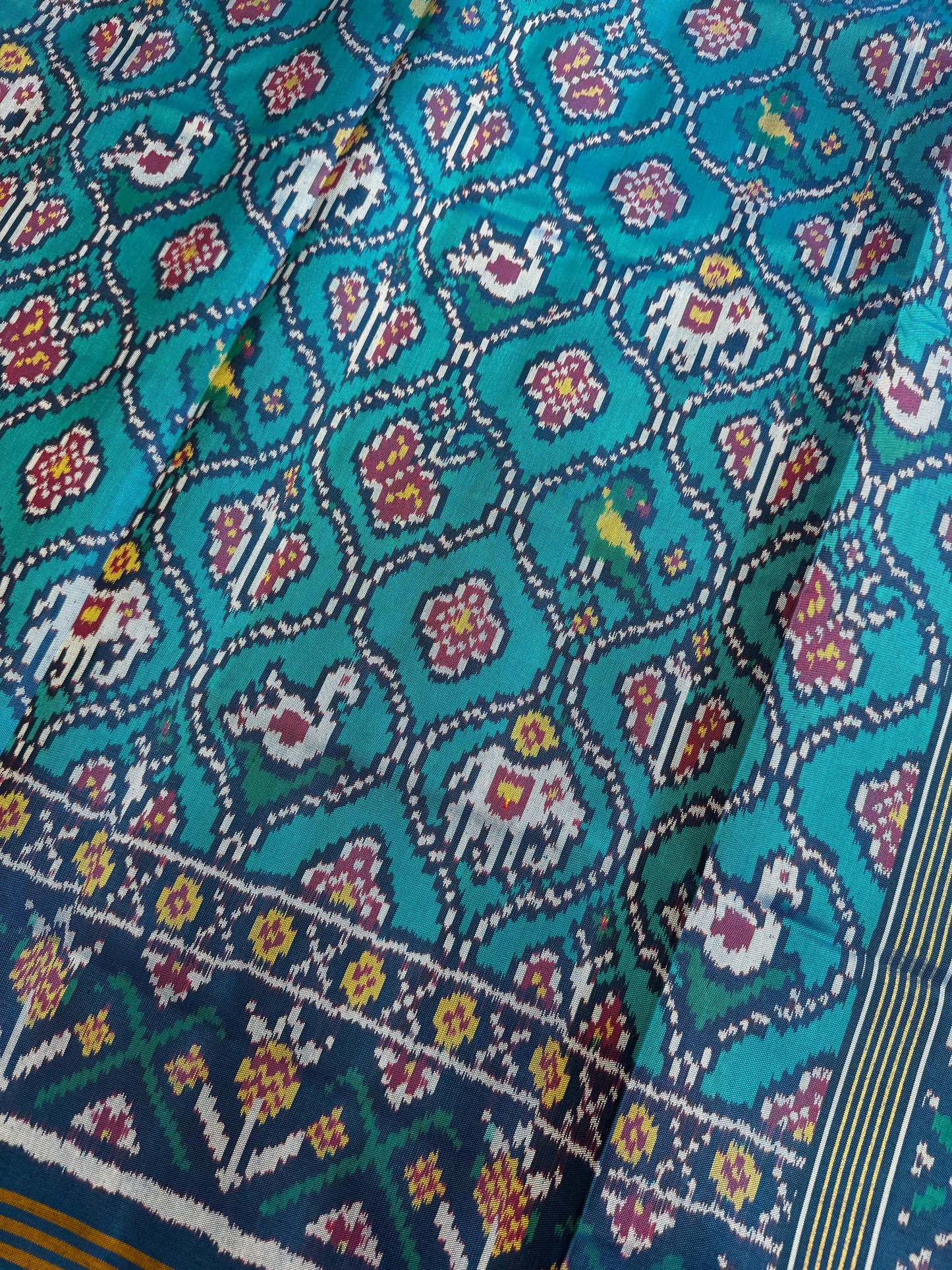 Morpis narikunj patola silk saree