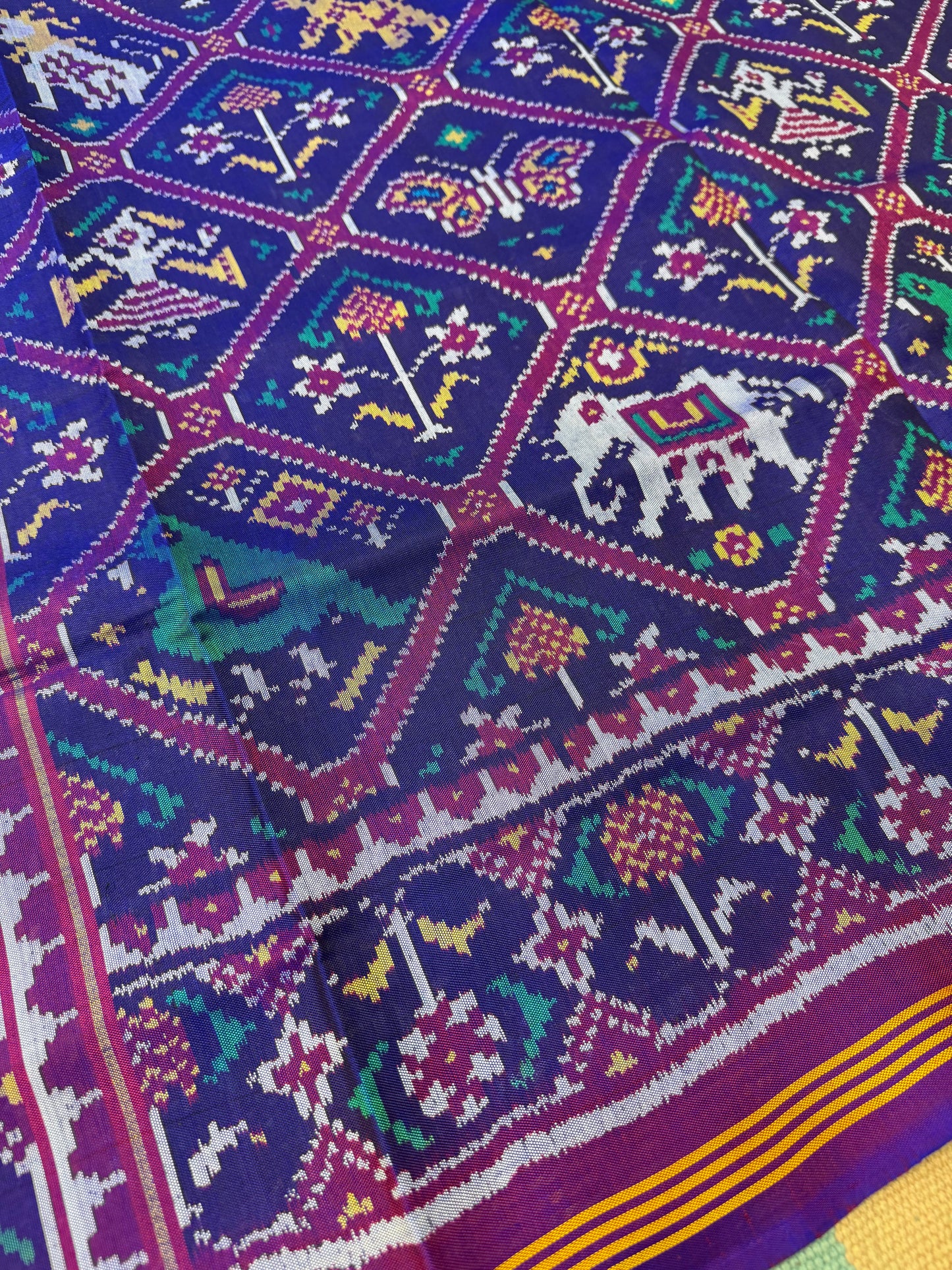 Purple adtala figure design single ikat patola saree